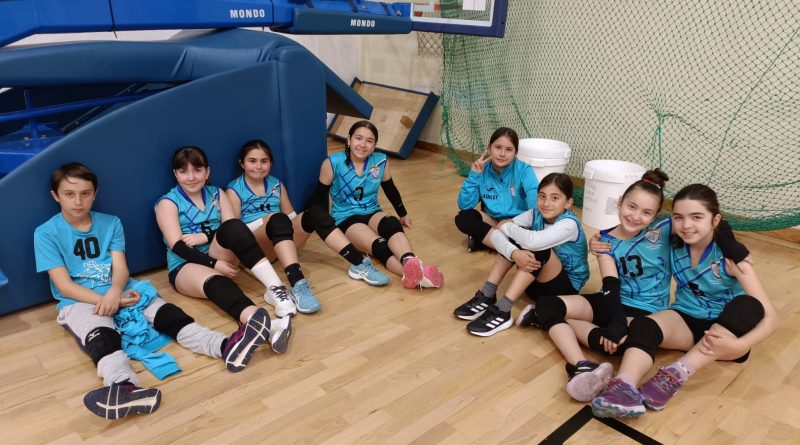 El Pabellón Polideportivo acogía la tercera Convivencia Provincial Alevín de Voleibol