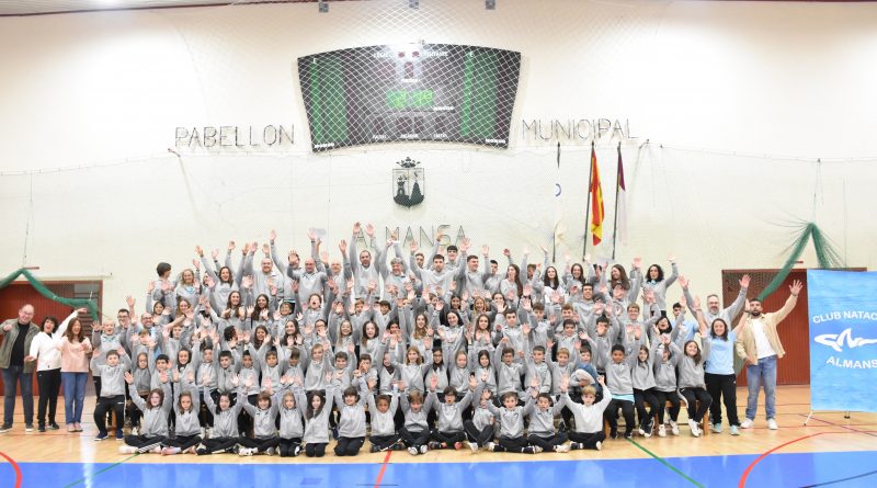 El Club Natación Almansa presentó a todos sus nadadores para la temporada 25-26